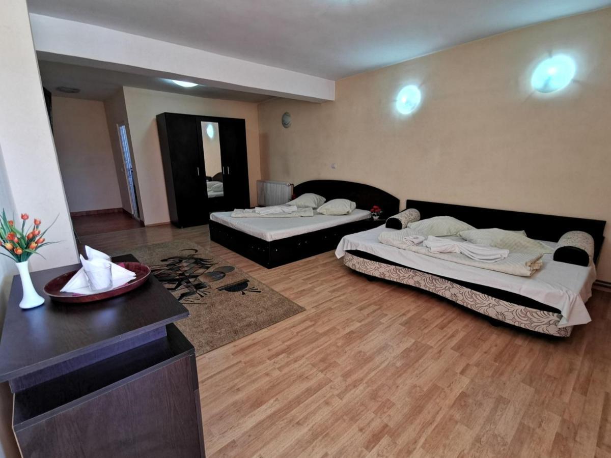 International Recola Motel Banesti Exterior photo
